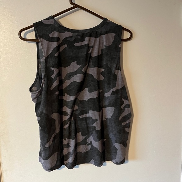 XL Women’s Workout Top - Picture 2 of 2